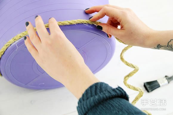 DIY麻繩花籃罩的方法 塑料桶手工制作花盆罩 -  itrip.net.cn