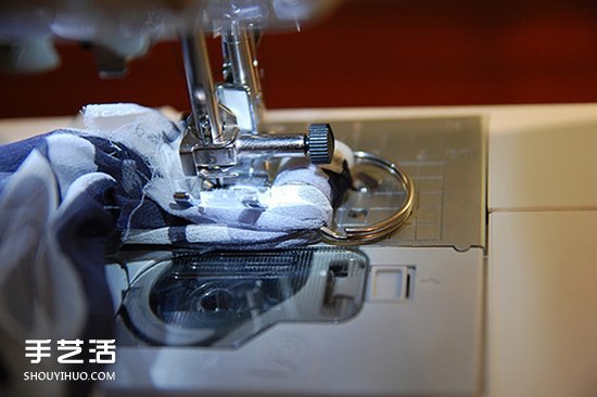絲巾相機(jī)帶做法圖解 手工絲巾制作相機(jī)帶教程 -  itrip.net.cn