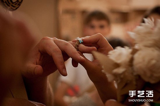 瓦楞紙制作的城鎮(zhèn) 宣傳環(huán)?；厥赵倮玫睦砟?-  itrip.net.cn
