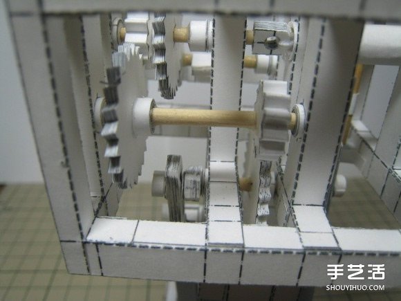 齒輪驅(qū)動(dòng)紙機(jī)器人模型 手工自驅(qū)動(dòng)紙機(jī)器人圖片 -  itrip.net.cn