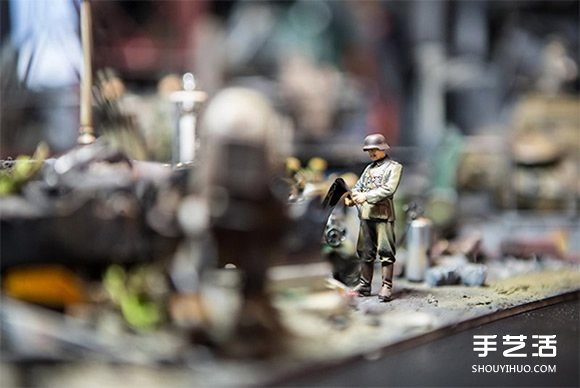 超酷炫！利用大量模型零件改裝而成的臺(tái)式電腦 -  itrip.net.cn