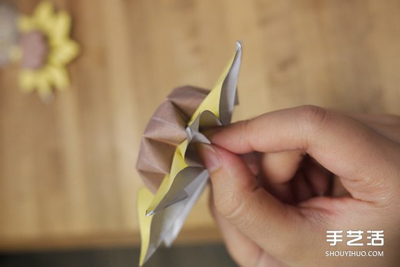 太陽(yáng)花花的折法圖解 手工折紙?zhí)?yáng)花的過(guò)程 -  itrip.net.cn