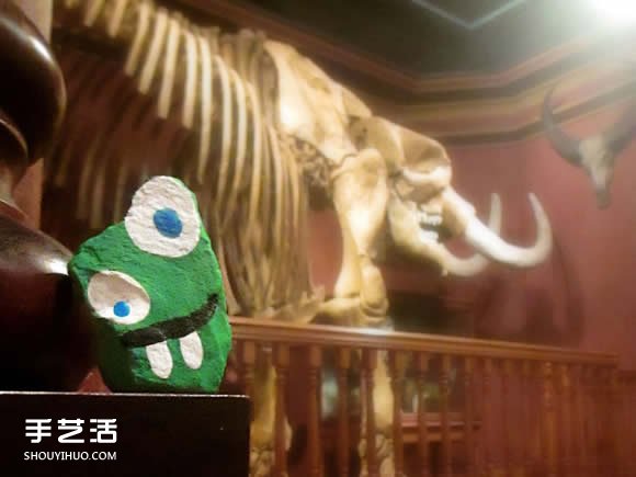 一年畫(huà)遍1000顆 讓人想收藏的可愛(ài)石頭畫(huà)作品 -  itrip.net.cn