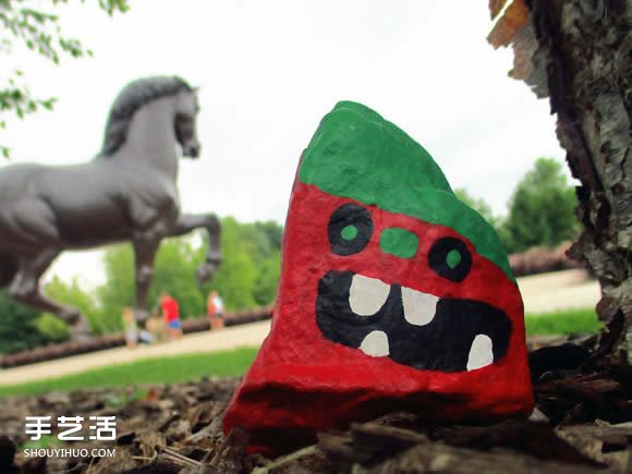 一年畫(huà)遍1000顆 讓人想收藏的可愛(ài)石頭畫(huà)作品 -  itrip.net.cn