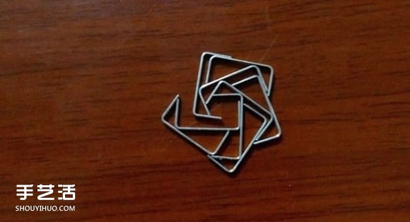 訂書釘玫瑰花制作圖解 用訂書釘做玫瑰的步驟 -  itrip.net.cn