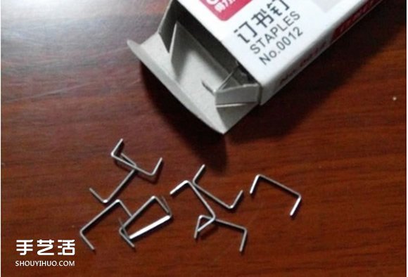 訂書釘玫瑰花制作圖解 用訂書釘做玫瑰的步驟 -  itrip.net.cn