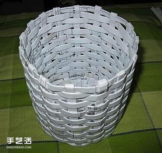 簡易垃圾桶的編織方法 廢紙簍用廢紙做圖解 -  itrip.net.cn