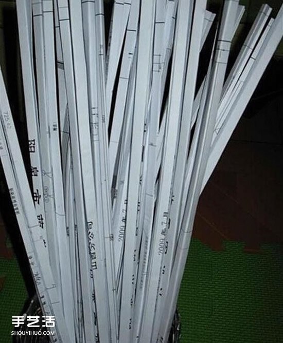 簡易垃圾桶的編織方法 廢紙簍用廢紙做圖解 -  itrip.net.cn