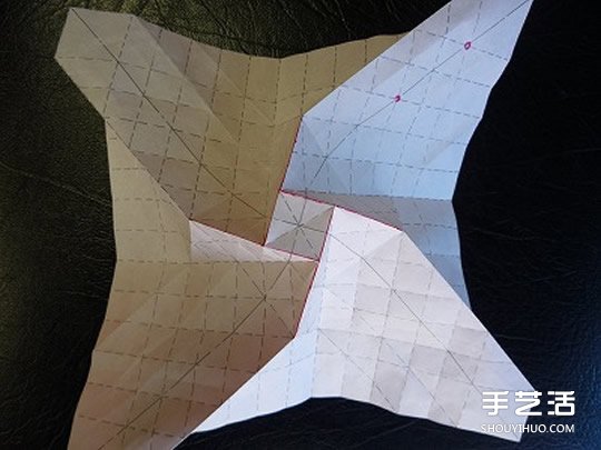 日本折紙大師的復(fù)雜玫瑰花折紙教程步驟圖解 -  itrip.net.cn