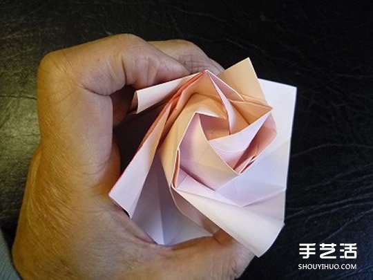 日本折紙大師的復(fù)雜玫瑰花折紙教程步驟圖解 -  itrip.net.cn