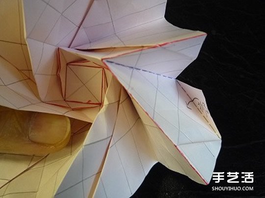 日本折紙大師的復(fù)雜玫瑰花折紙教程步驟圖解 -  itrip.net.cn