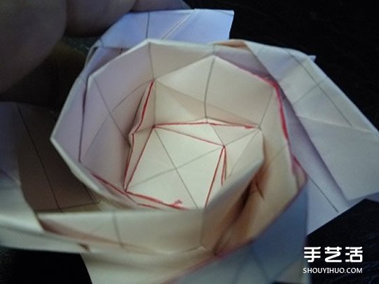 日本折紙大師的復(fù)雜玫瑰花折紙教程步驟圖解 -  itrip.net.cn