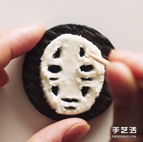 只需要一根牙簽 你就能在餅干上剔出動(dòng)畫角色 -  itrip.net.cn