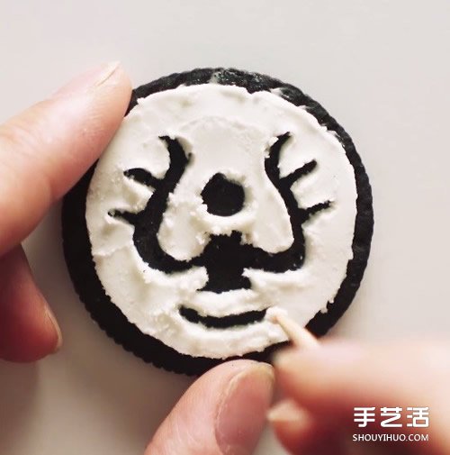 只需要一根牙簽 你就能在餅干上剔出動(dòng)畫角色 -  itrip.net.cn