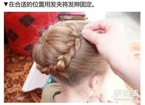 古典花苞頭盤發(fā)圖解 花苞頭的扎發(fā)步驟教程 -  itrip.net.cn
