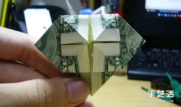 一元美金紙幣折愛心圖解 美金愛心的折紙方法 -  itrip.net.cn