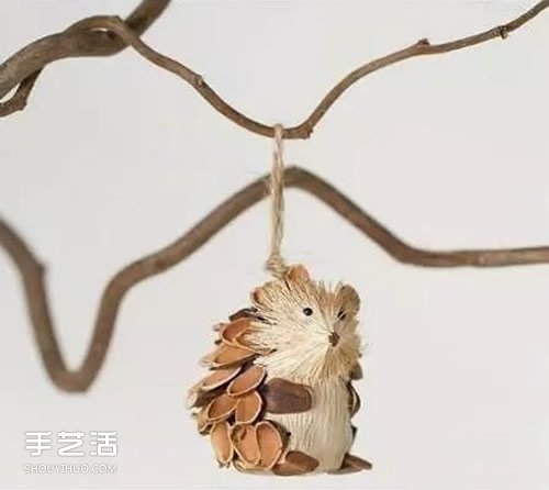 圣誕節(jié)主題小掛件DIY 堅(jiān)果果殼制作圣誕掛飾 -  itrip.net.cn