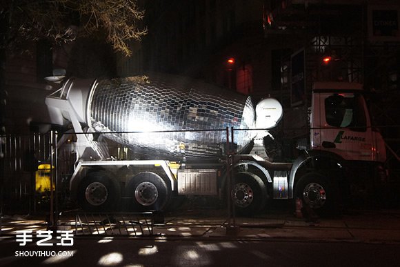 工地秀強(qiáng)勢回歸！把水泥罐車變成超大迪斯科球 -  itrip.net.cn