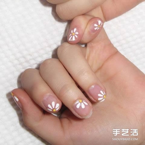 2017春季10種美甲靈感：告別秋冬沉悶色系 -  itrip.net.cn