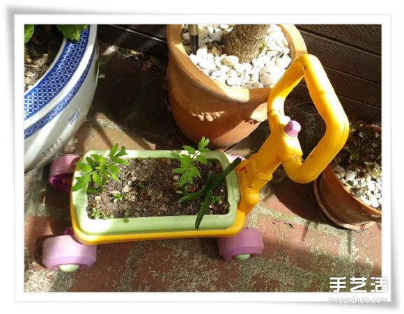 微型花園：廢舊烤面包機(jī)改造制作的美麗盆景 -  itrip.net.cn