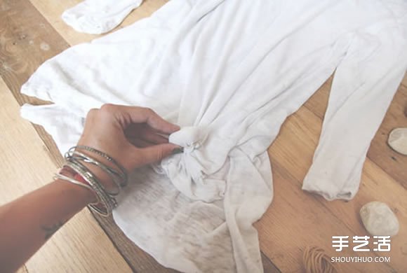 衣服靛藍(lán)染色方法步驟 靛藍(lán)染色衣物DIY圖解  -  itrip.net.cn