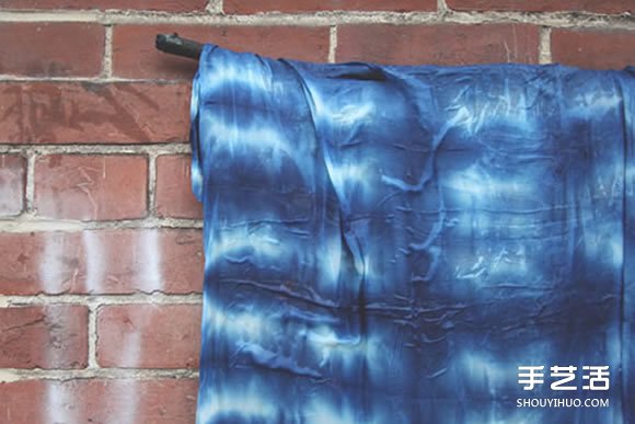 衣服靛藍(lán)染色方法步驟 靛藍(lán)染色衣物DIY圖解  -  itrip.net.cn