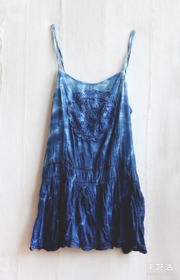衣服靛藍(lán)染色方法步驟 靛藍(lán)染色衣物DIY圖解  -  itrip.net.cn