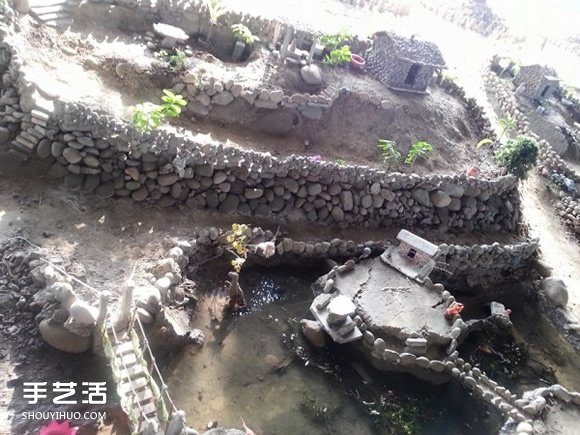 橋下的小人國！68歲阿伯“撿來”的懷舊村落 -  itrip.net.cn
