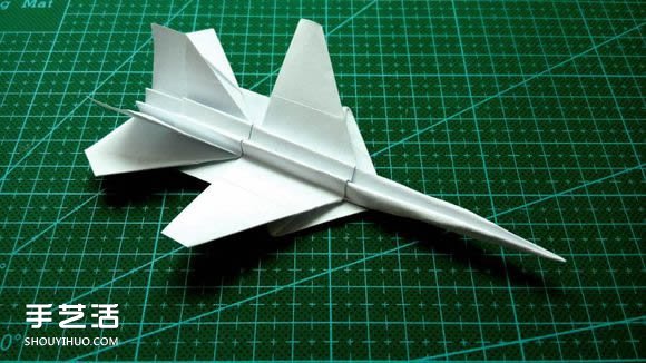 怎么用紙折戰(zhàn)斗機圖解 A4紙折戰(zhàn)斗機的折法 -  itrip.net.cn