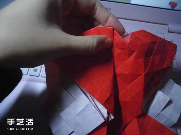 接吻魚愛心折紙圖解 超復(fù)雜桃心的折法過程 -  itrip.net.cn