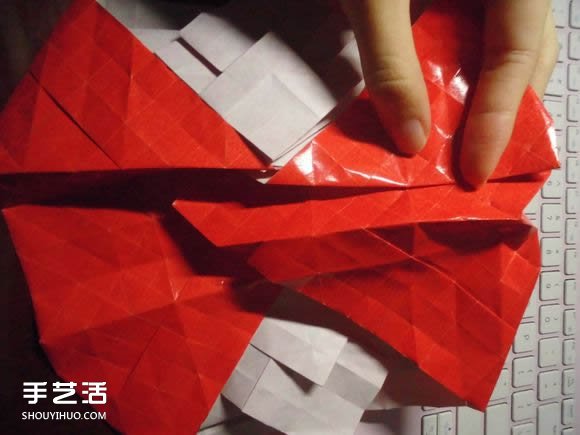 接吻魚愛心折紙圖解 超復(fù)雜桃心的折法過程 -  itrip.net.cn