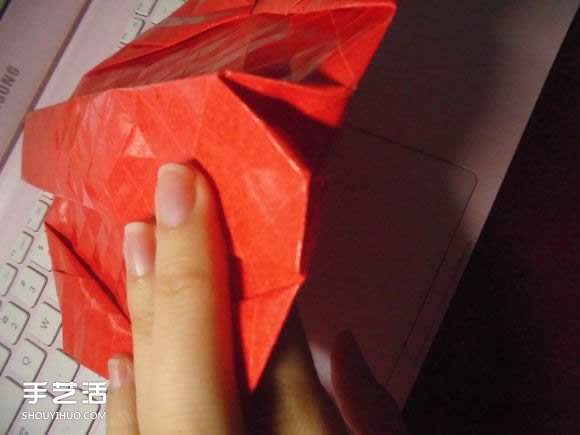 接吻魚愛心折紙圖解 超復(fù)雜桃心的折法過程 -  itrip.net.cn