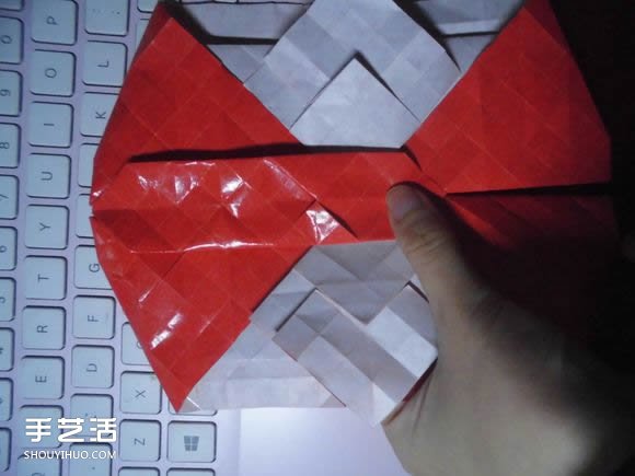 接吻魚愛心折紙圖解 超復(fù)雜桃心的折法過程 -  itrip.net.cn