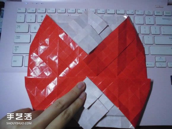 接吻魚愛心折紙圖解 超復(fù)雜桃心的折法過程 -  itrip.net.cn