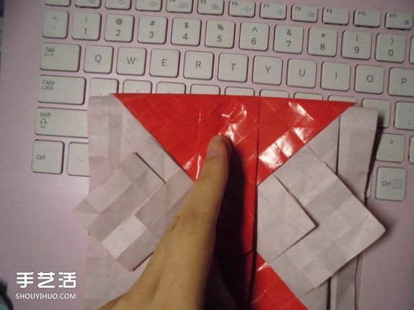 接吻魚愛心折紙圖解 超復(fù)雜桃心的折法過程 -  itrip.net.cn