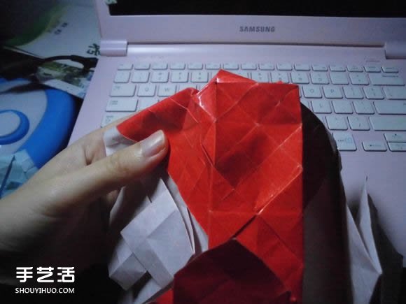 接吻魚愛心折紙圖解 超復(fù)雜桃心的折法過程 -  itrip.net.cn