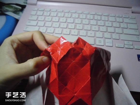 接吻魚愛心折紙圖解 超復(fù)雜桃心的折法過程 -  itrip.net.cn