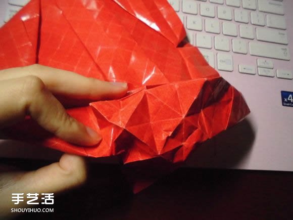 接吻魚愛心折紙圖解 超復(fù)雜桃心的折法過程 -  itrip.net.cn
