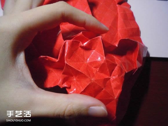 接吻魚愛心折紙圖解 超復(fù)雜桃心的折法過程 -  itrip.net.cn