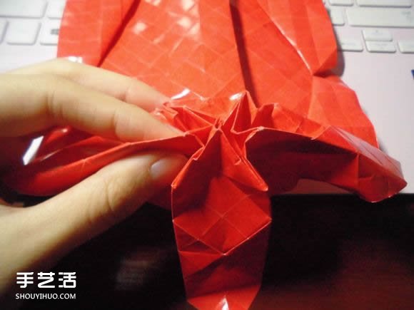 接吻魚愛心折紙圖解 超復(fù)雜桃心的折法過程 -  itrip.net.cn