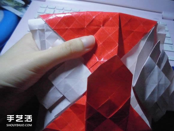 接吻魚愛心折紙圖解 超復(fù)雜桃心的折法過程 -  itrip.net.cn