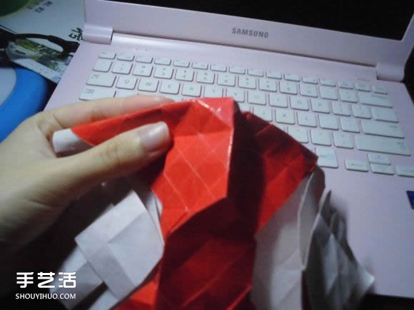 接吻魚愛心折紙圖解 超復(fù)雜桃心的折法過程 -  itrip.net.cn