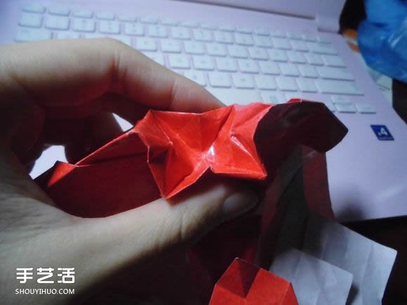 接吻魚愛心折紙圖解 超復(fù)雜桃心的折法過程 -  itrip.net.cn