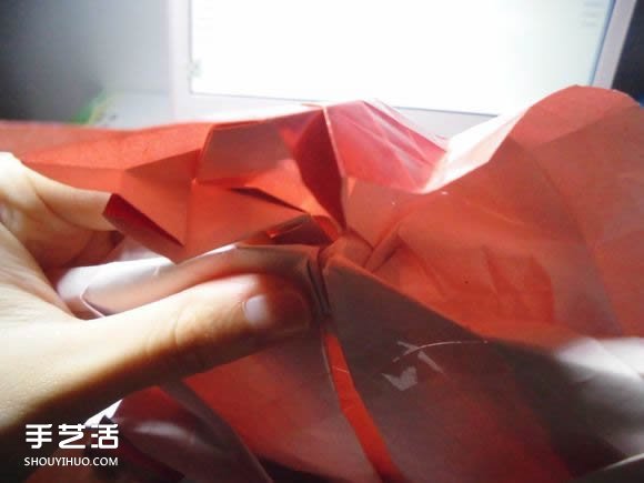 接吻魚愛心折紙圖解 超復(fù)雜桃心的折法過程 -  itrip.net.cn
