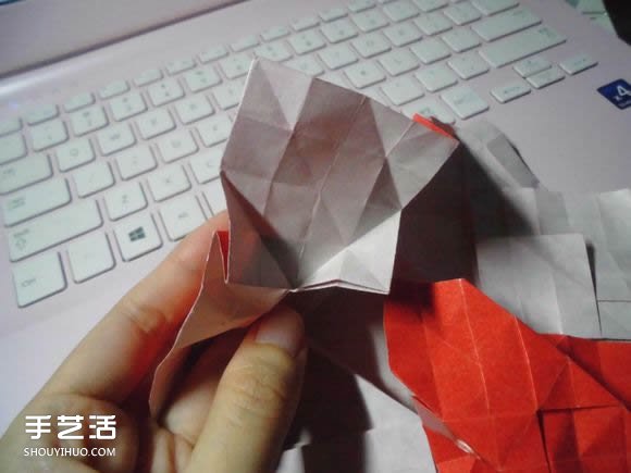 接吻魚愛心折紙圖解 超復(fù)雜桃心的折法過程 -  itrip.net.cn
