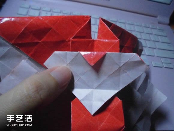 接吻魚愛心折紙圖解 超復(fù)雜桃心的折法過程 -  itrip.net.cn