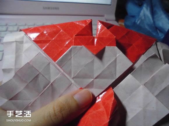 接吻魚愛心折紙圖解 超復(fù)雜桃心的折法過程 -  itrip.net.cn