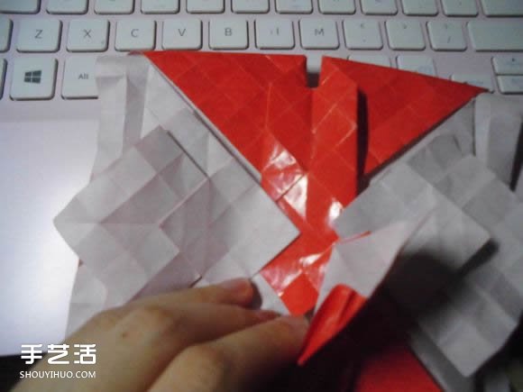 接吻魚愛心折紙圖解 超復(fù)雜桃心的折法過程 -  itrip.net.cn
