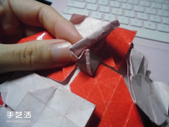 接吻魚愛心折紙圖解 超復(fù)雜桃心的折法過程 -  itrip.net.cn