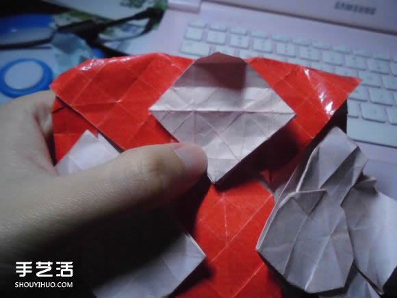 接吻魚愛心折紙圖解 超復(fù)雜桃心的折法過程 -  itrip.net.cn